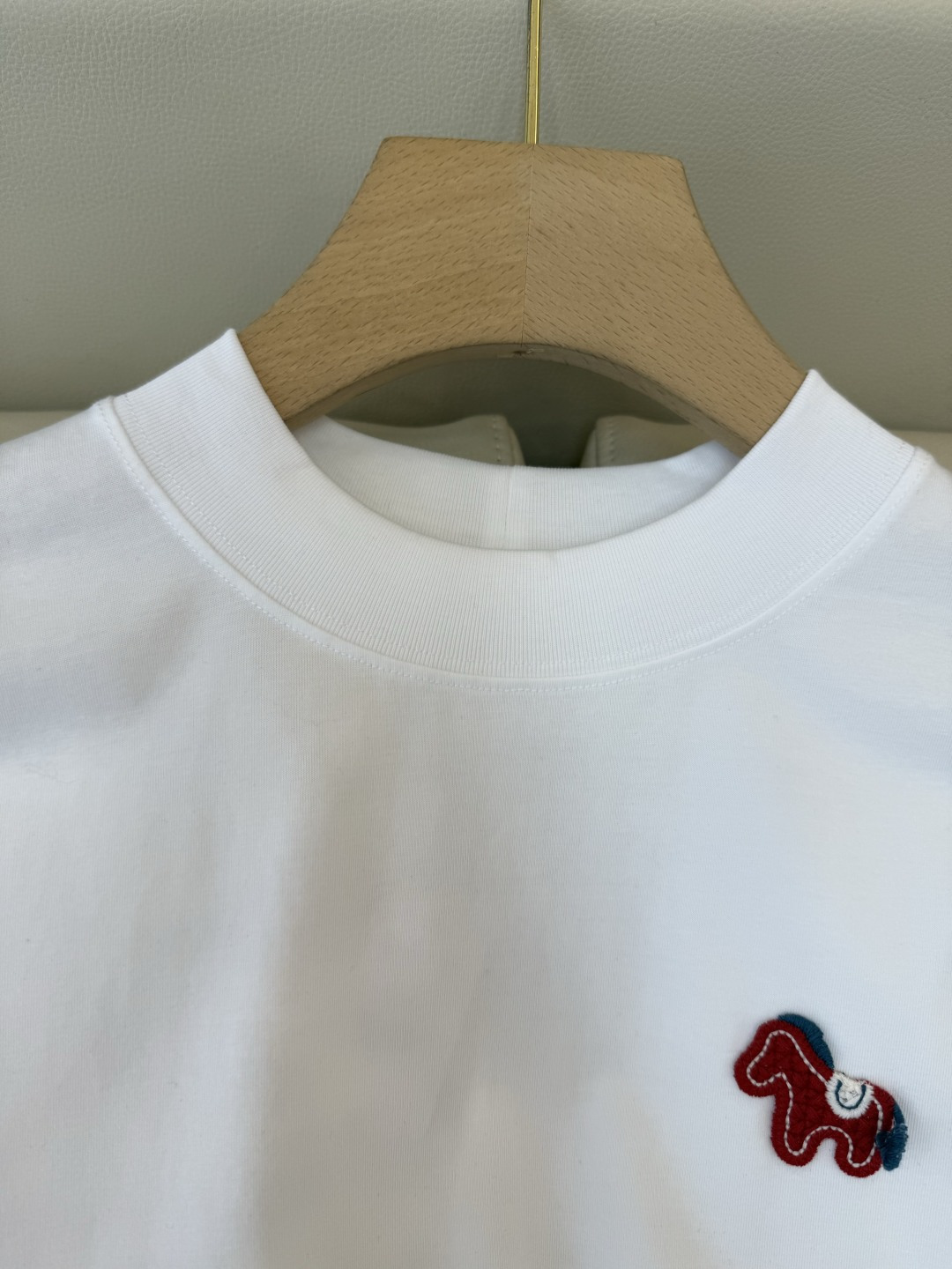 AD053#短袖T恤‼️手工立体小马 宽松版 短袖T恤 白色 黑色 SML