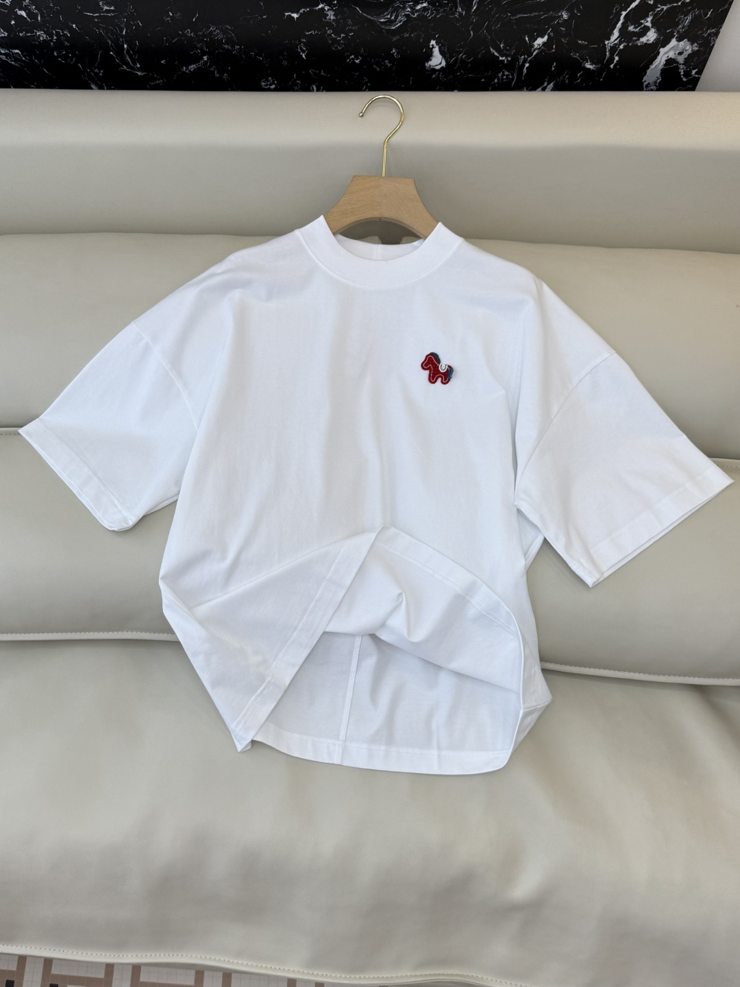 AD053#短袖T恤‼️手工立体小马 宽松版 短袖T恤 白色 黑色 SML