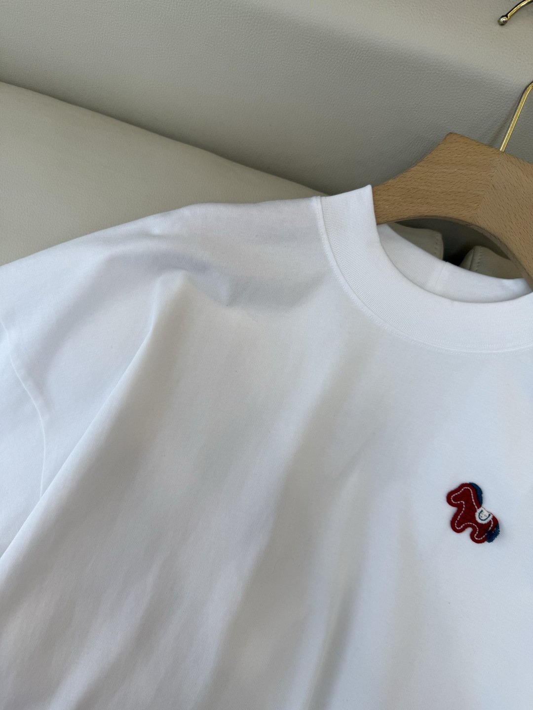 AD053#短袖T恤‼️手工立体小马 宽松版 短袖T恤 白色 黑色 SML