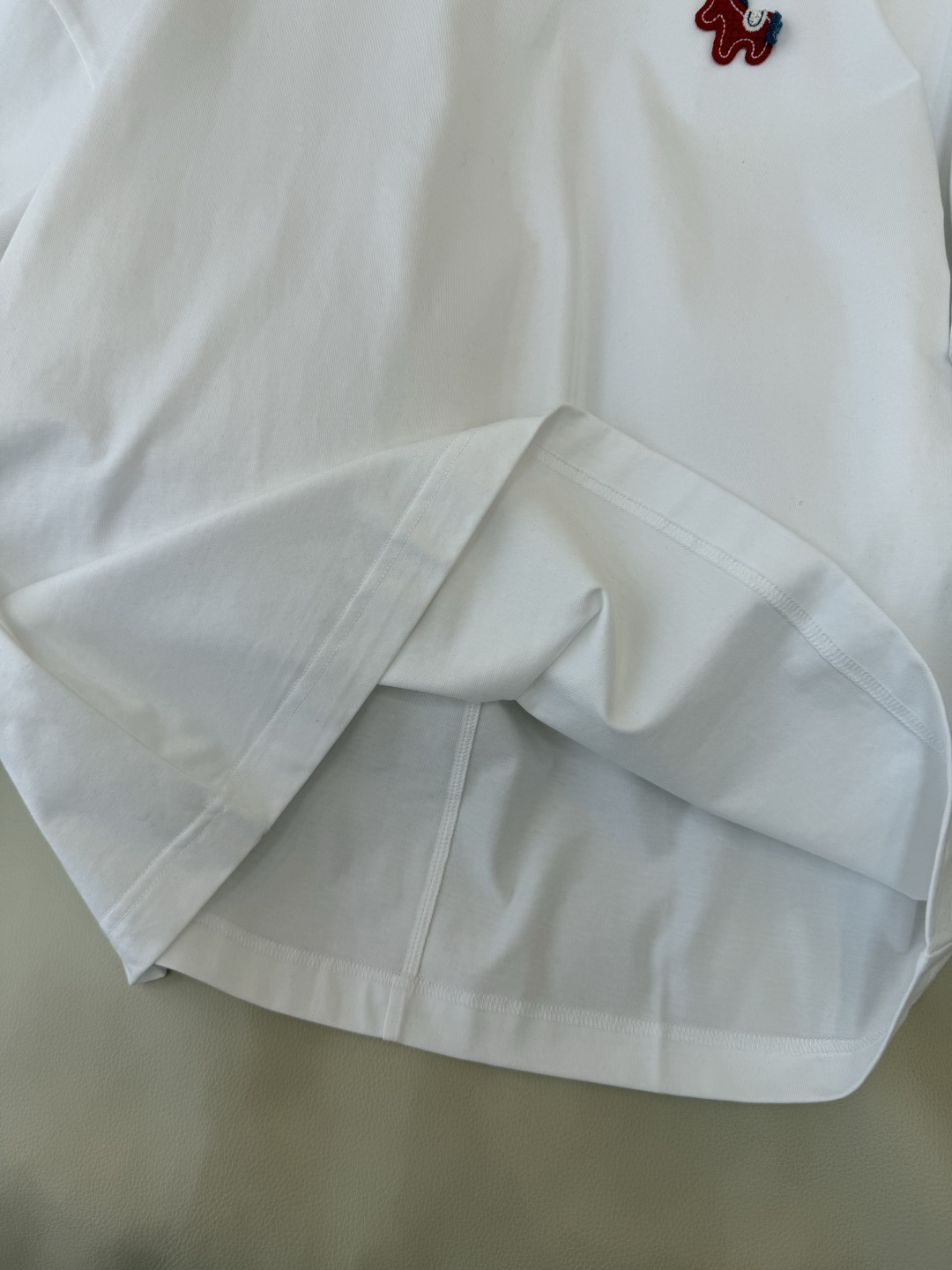 AD053#短袖T恤‼️手工立体小马 宽松版 短袖T恤 白色 黑色 SML