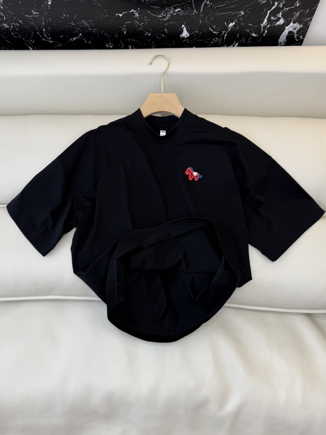 AD053#短袖T恤‼️手工立体小马 宽松版 短袖T恤 白色 黑色 SML