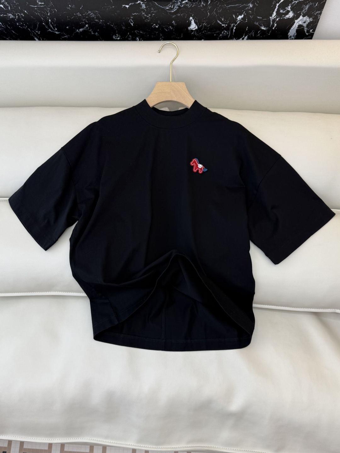 AD053#短袖T恤‼️手工立体小马 宽松版 短袖T恤 白色 黑色 SML