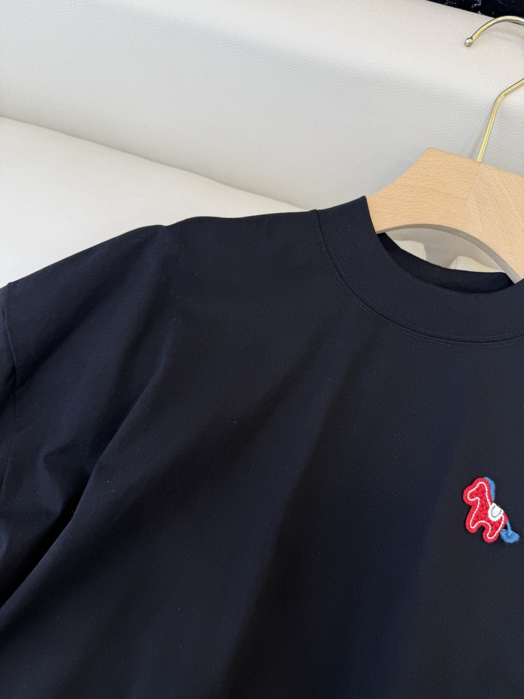 AD053#短袖T恤‼️手工立体小马 宽松版 短袖T恤 白色 黑色 SML