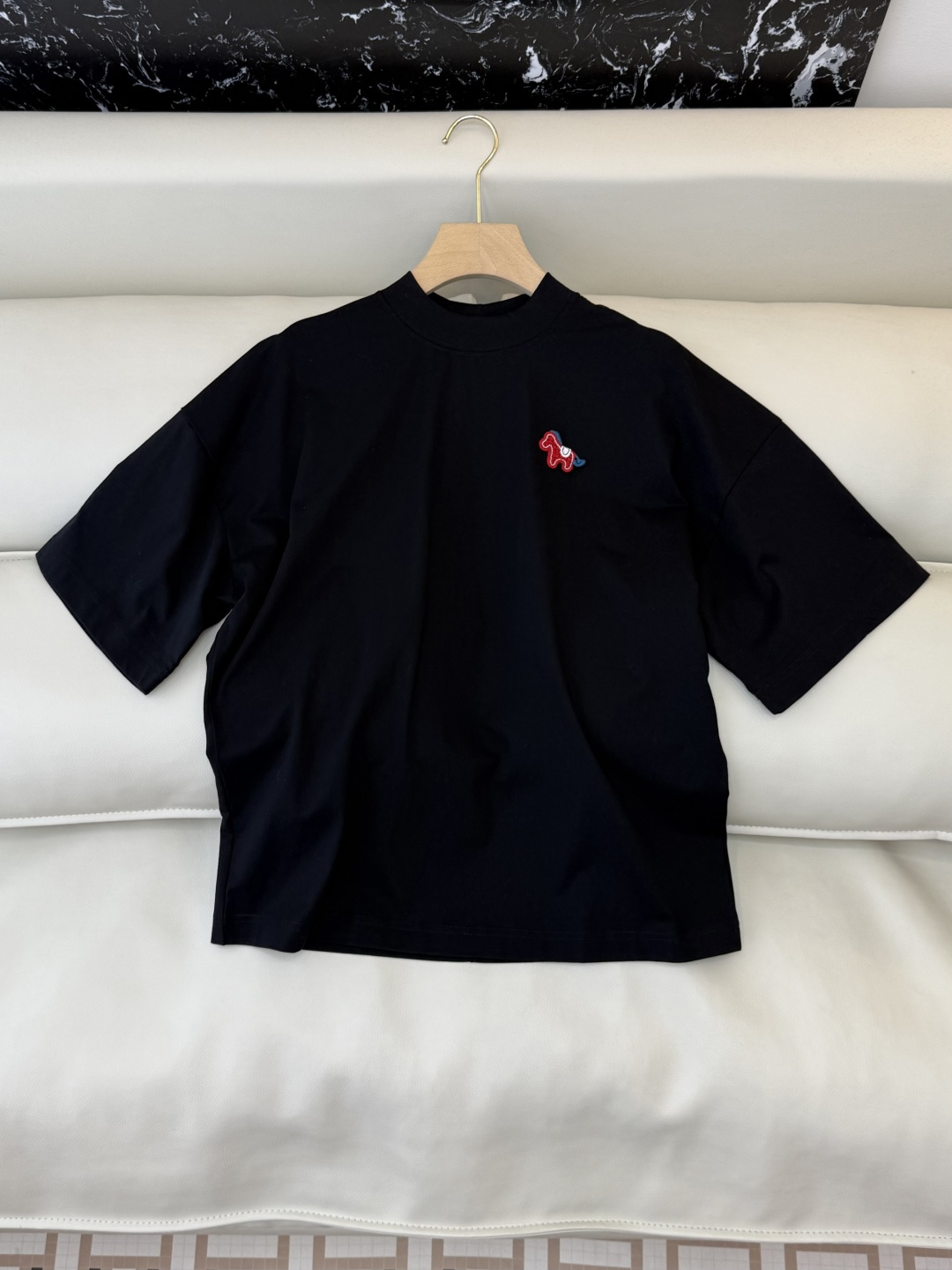 NO:716300,D053# short-sleeved T-shirt handmade three-dimensional pony loose version short-sleeved T-shirt white black SML,,T-shirt,tees,t-shirt,19860909D053#短袖T恤 手工立体小马 宽松版 短袖T恤 白色 黑色 SML,,T-shirt,tees，t-shirt,,Women's clothing