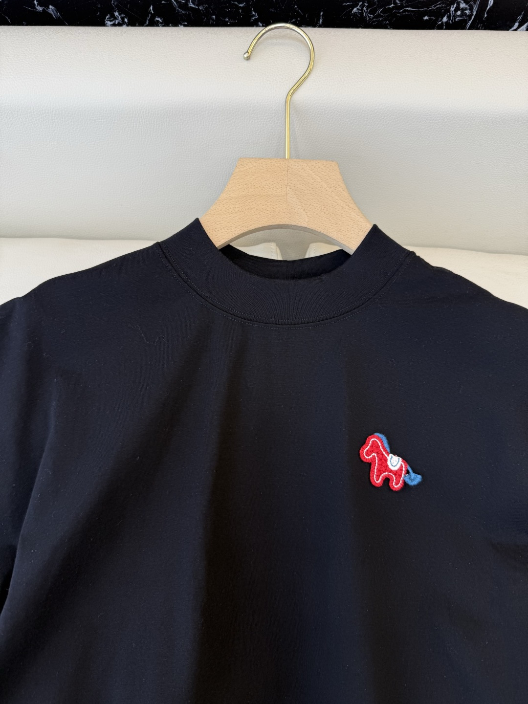 AD053#短袖T恤‼️手工立体小马 宽松版 短袖T恤 白色 黑色 SML