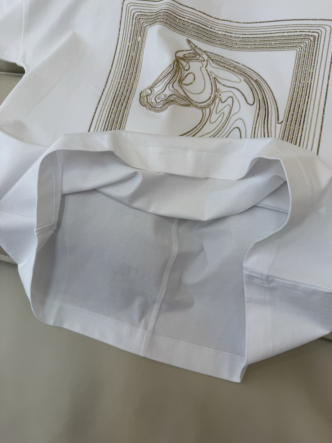 AD022#短袖T恤‼️手工钉珠 绣马 短袖T恤 白色 黑色 粉色 灰色 MLXL