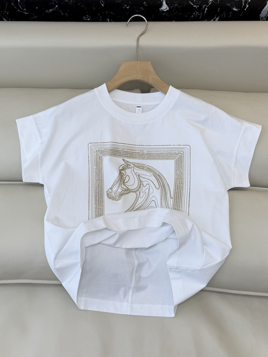 AD022#短袖T恤‼️手工钉珠 绣马 短袖T恤 白色 黑色 粉色 灰色 MLXL