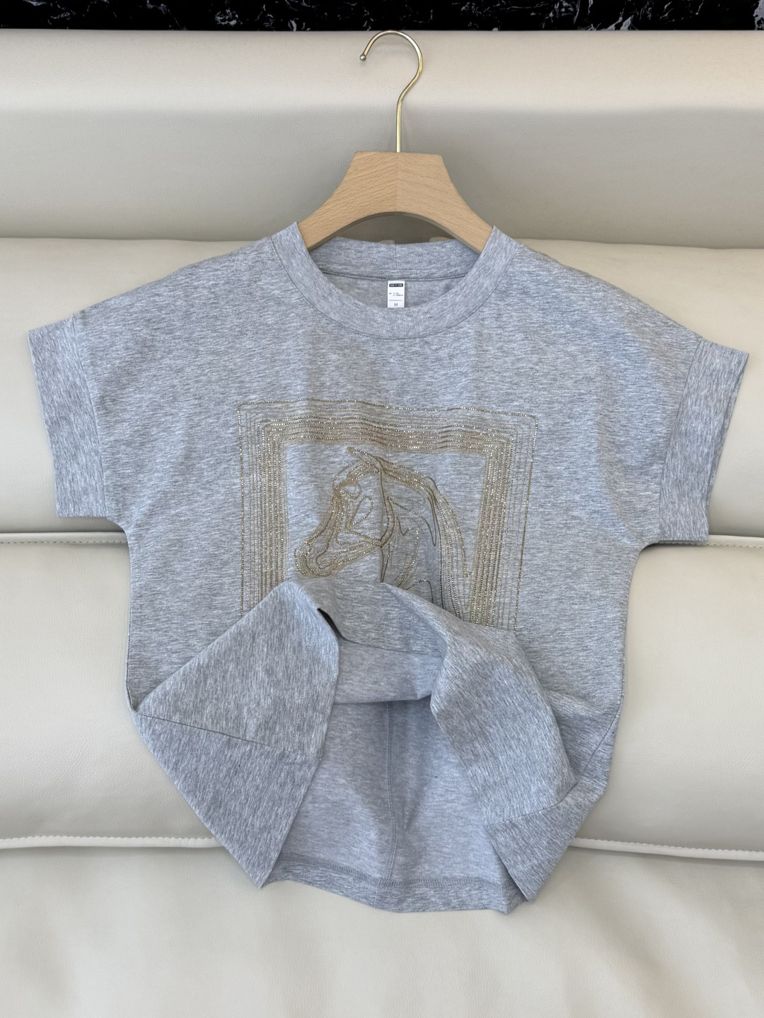 AD022#短袖T恤‼️手工钉珠 绣马 短袖T恤 白色 黑色 粉色 灰色 MLXL