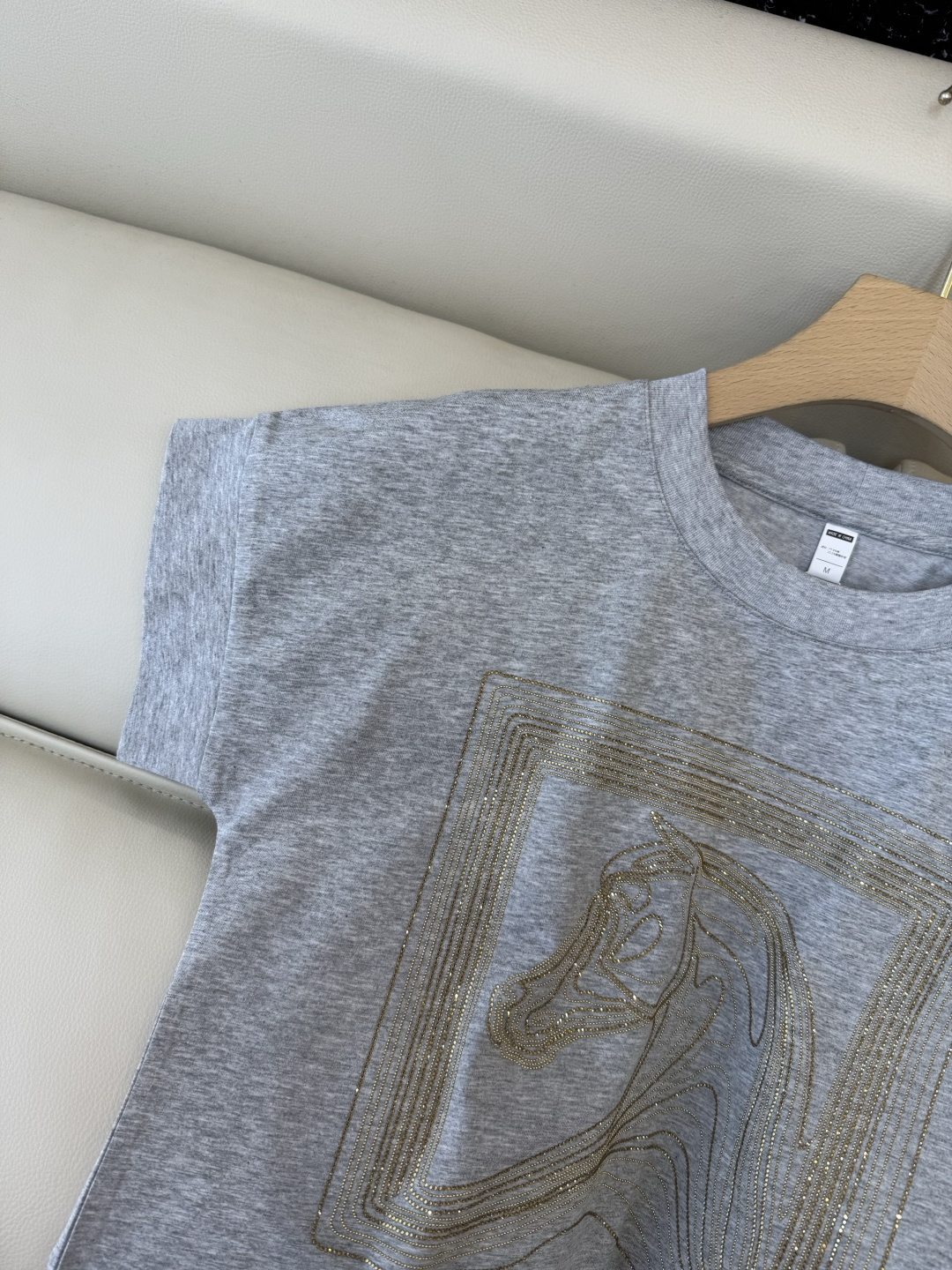 AD022#短袖T恤‼️手工钉珠 绣马 短袖T恤 白色 黑色 粉色 灰色 MLXL