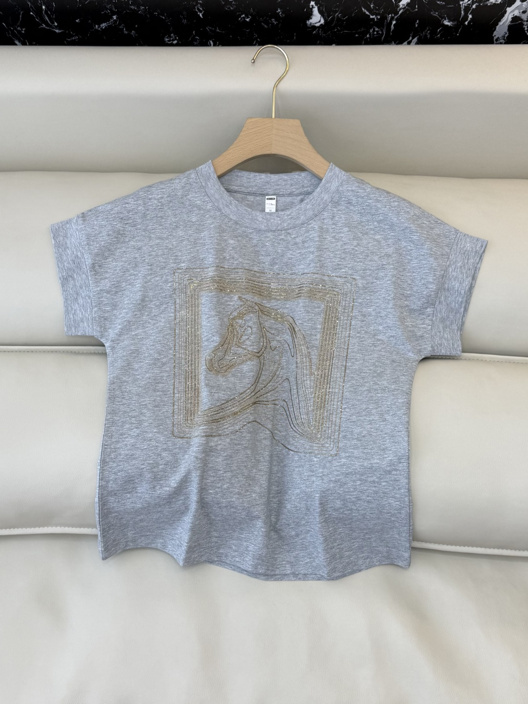 NO:716285,AD022# short-sleeved T-shirt, hand-beaded, embroidered horse, short-sleeved T-shirt, white, black, pink, gray, MLXL,, T-shirt, tees, t-shirt,19860909AD022#短袖T恤 手工钉珠 绣马 短袖T恤 白色 黑色 粉色 灰色 MLXL,,T-shirt,tees，t-shirt,,Women's clothing