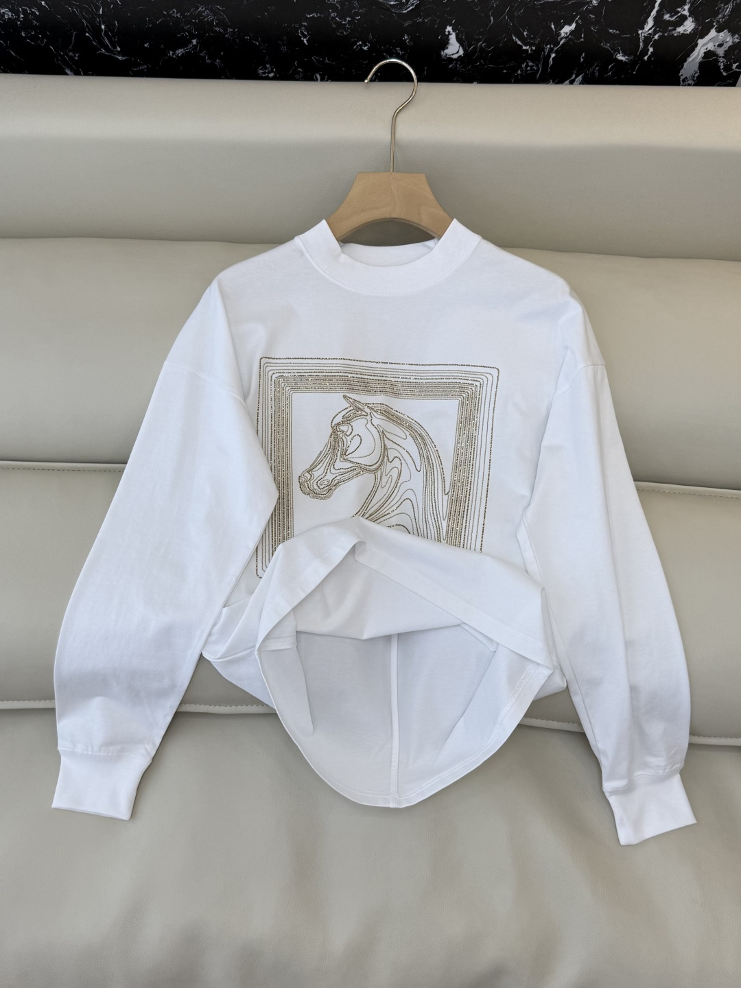 AD055#T恤‼️手工链条立体小马 宽松版 长袖T恤 白色 黑色 SML