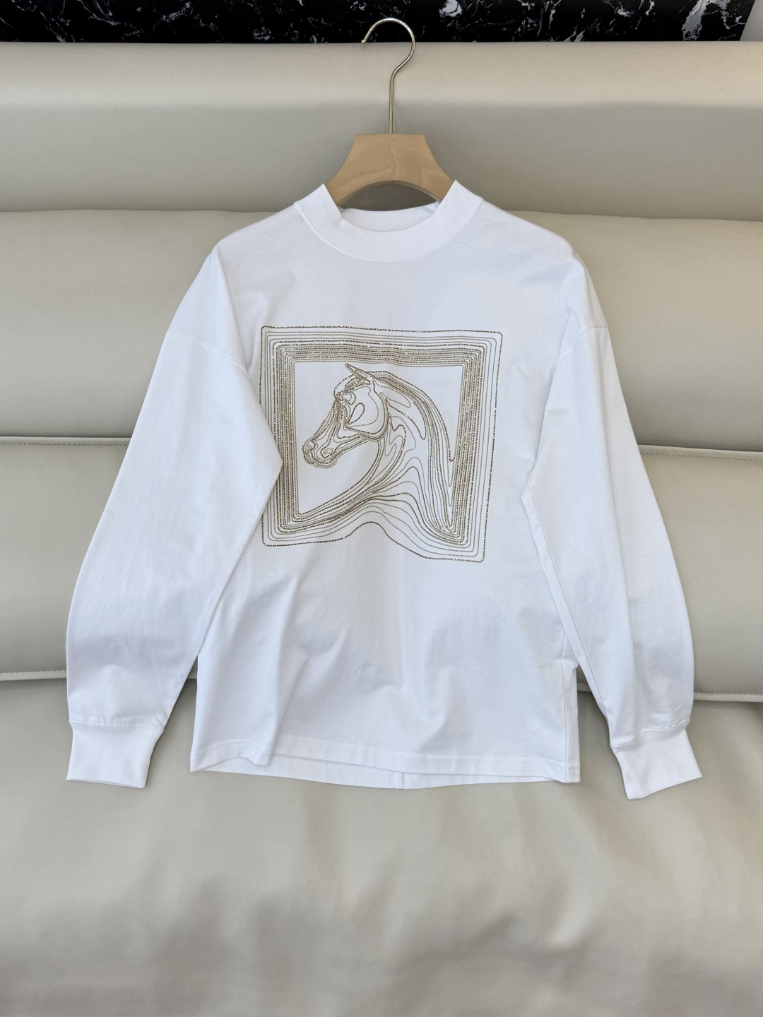 NO:716293,AD055#T-shirt special handmade chain three-dimensional pony loose version long-sleeved T-shirt white black SML,,tees,t-shirt,19860909AD055#T恤特 手工链条立体小马 宽松版 长袖T恤 白色 黑色 SML,,tees，t-shirt,,Women's clothing
