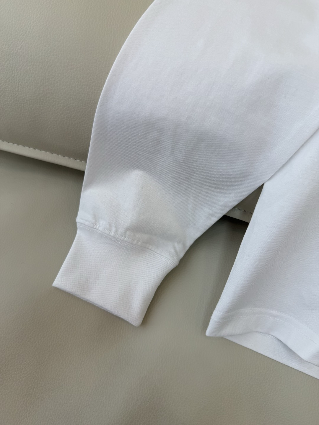 AD055#T恤‼️手工链条立体小马 宽松版 长袖T恤 白色 黑色 SML