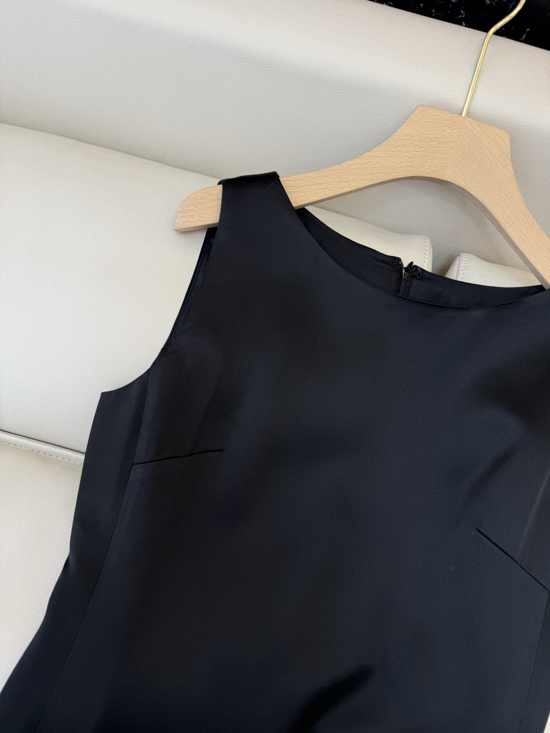 QD7988#新款裙子💕theory 极简风 70% 三醋酸 无袖缎面连衣裙 白色 黑色2/4/6/8