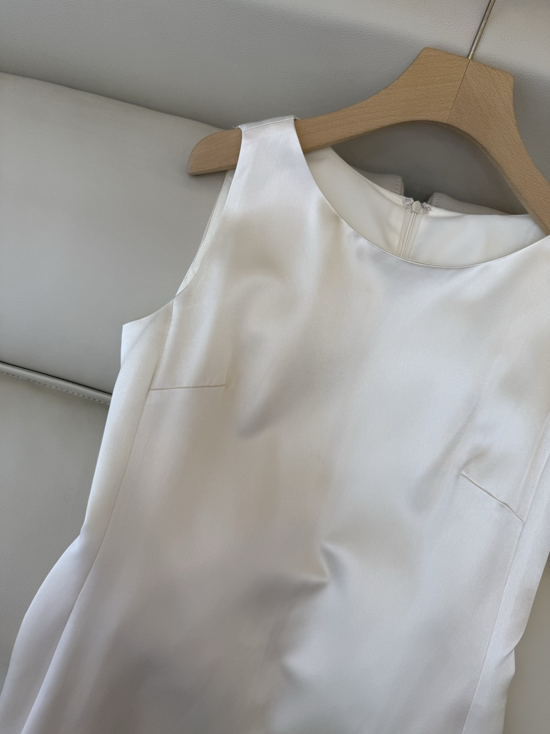 QD7988#新款裙子💕theory 极简风 70% 三醋酸 无袖缎面连衣裙 白色 黑色2/4/6/8