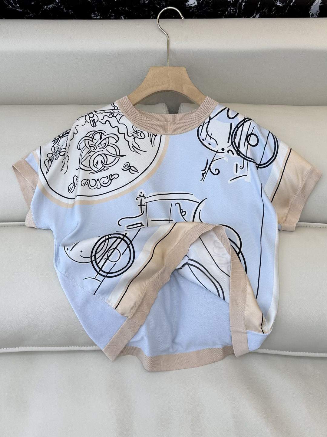 H32605+H32604#新款套装💕H家 爱马仕 真丝印花拼接针织短袖上衣➕真丝印花七分裤 套装 SM