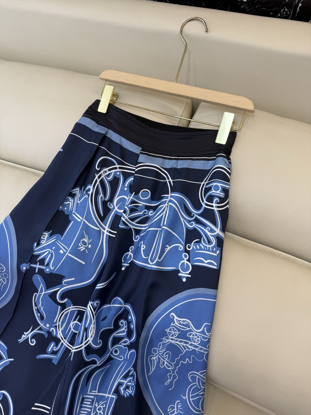 H32605+H32604#新款套装💕H家 爱马仕 真丝印花拼接针织短袖上衣➕真丝印花七分裤 套装 SM