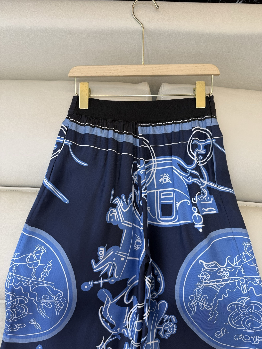 H32605#新款裤子💕H家 100% 真丝 印花阔腿七分裤 三色 SMLXL