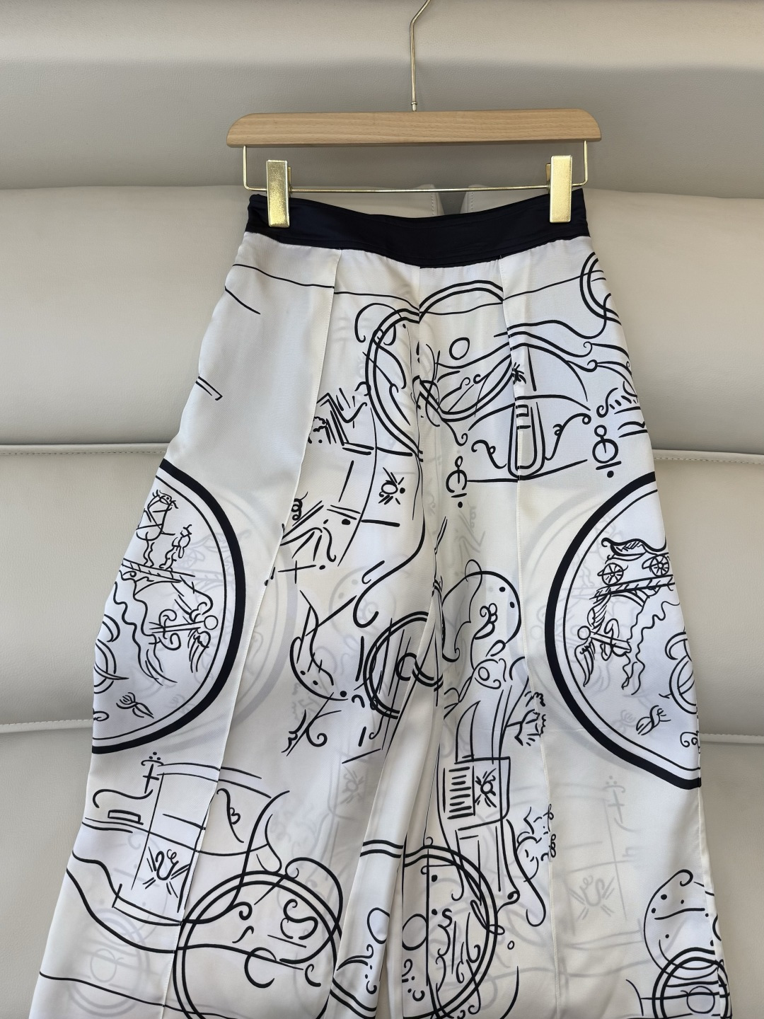 H32605#新款裤子💕H家 100% 真丝 印花阔腿七分裤 三色 SMLXL