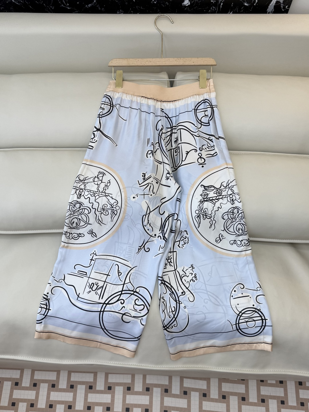 H32605+H32604#新款套装💕H家 爱马仕 真丝印花拼接针织短袖上衣➕真丝印花七分裤 套装 SM