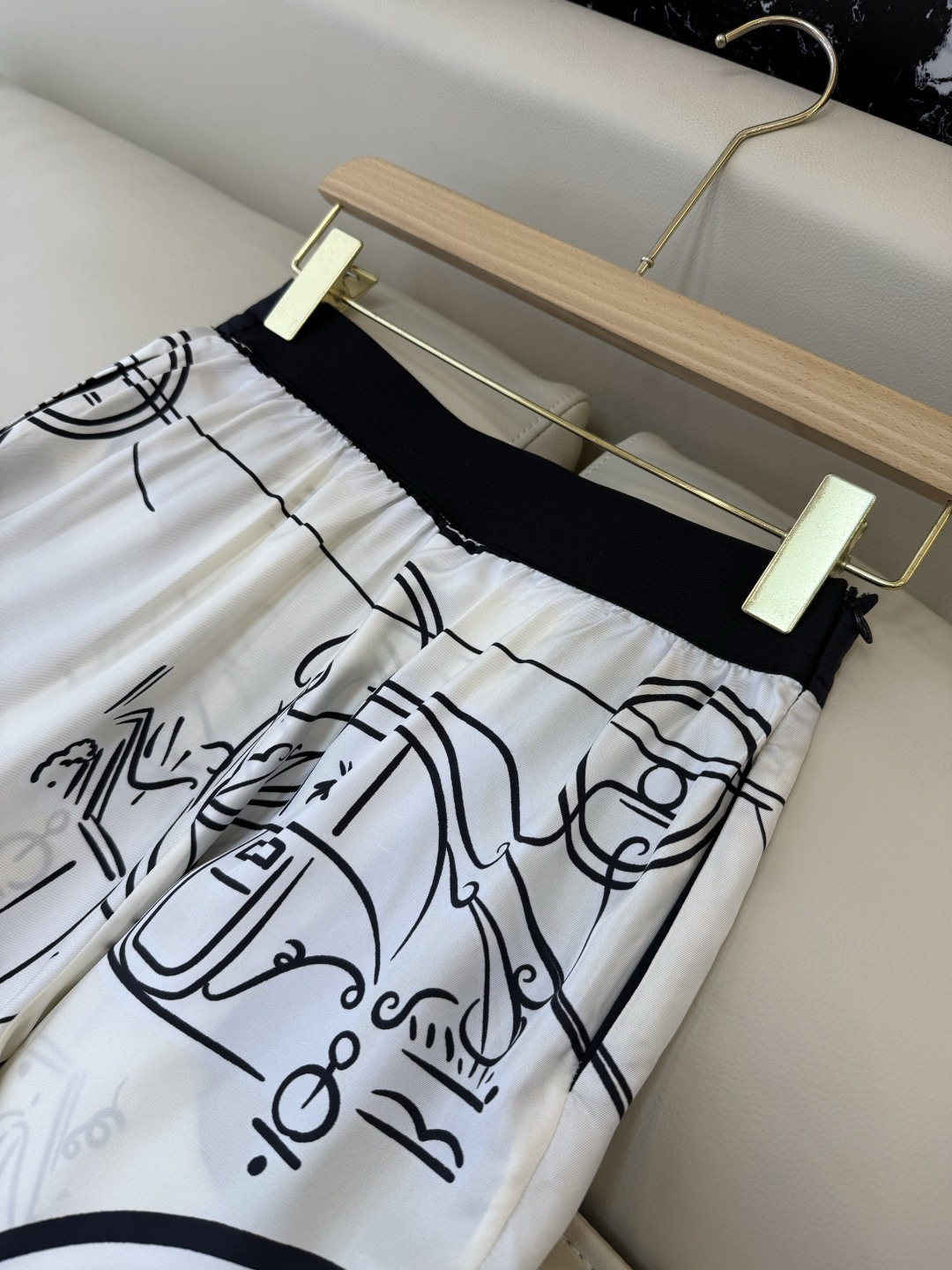 H32605#新款裤子💕H家 100% 真丝 印花阔腿七分裤 三色 SMLXL