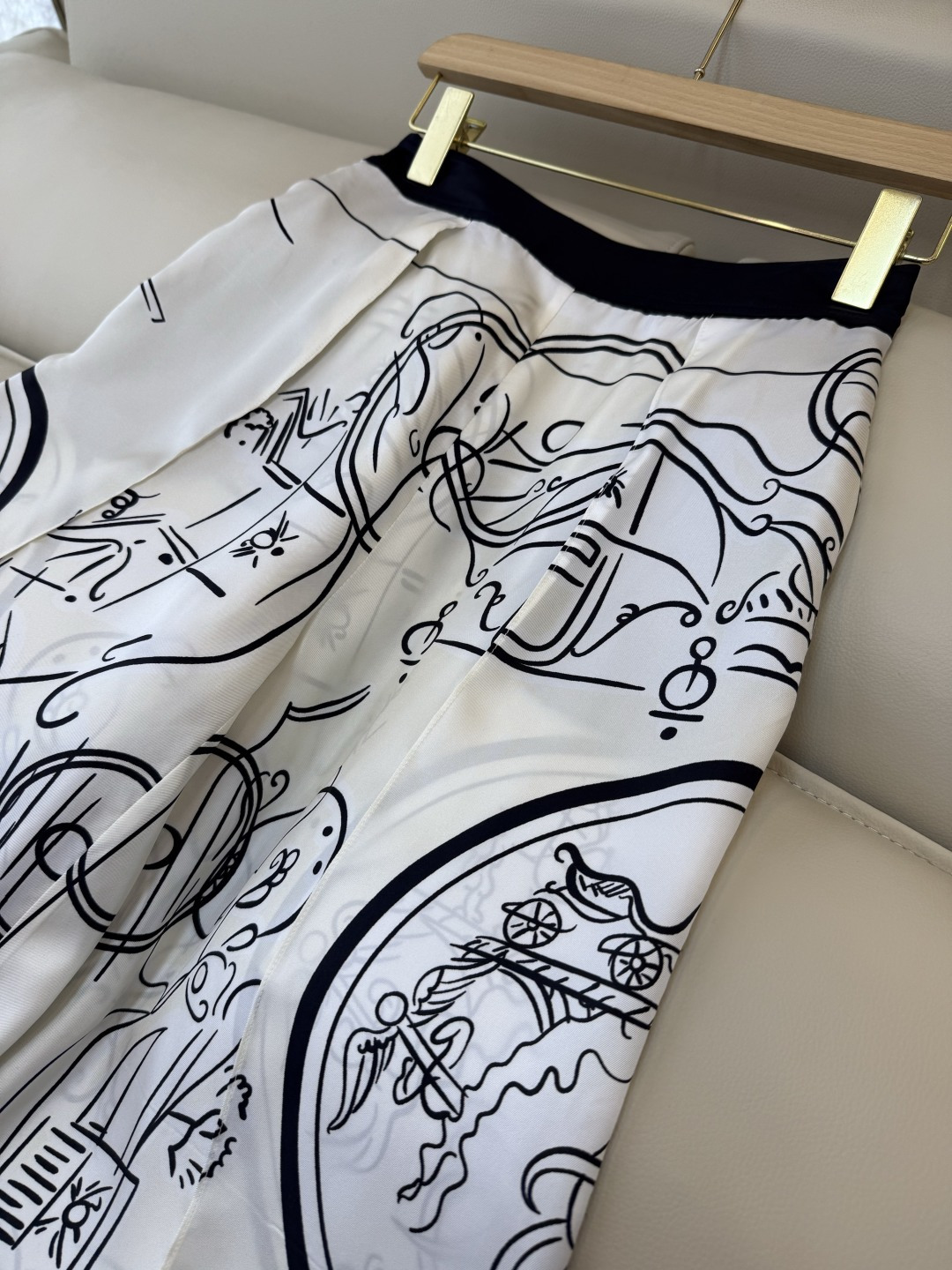 H32605#新款裤子💕H家 100% 真丝 印花阔腿七分裤 三色 SMLXL