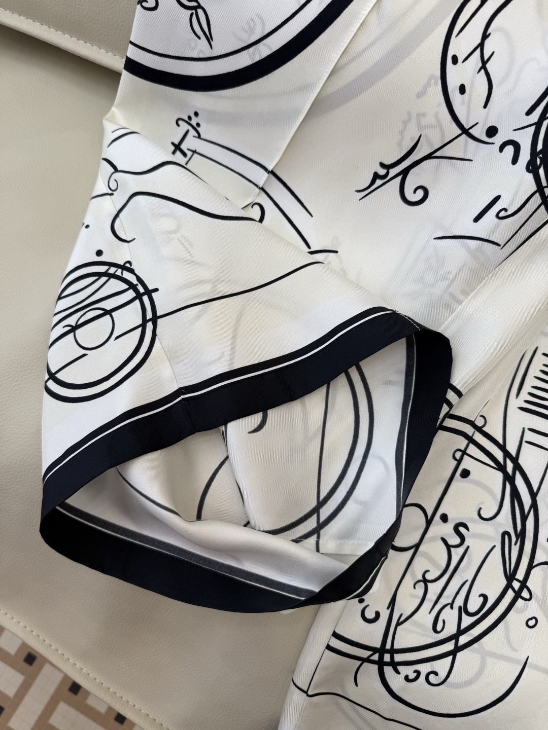 H32605#新款裤子💕H家 100% 真丝 印花阔腿七分裤 三色 SMLXL