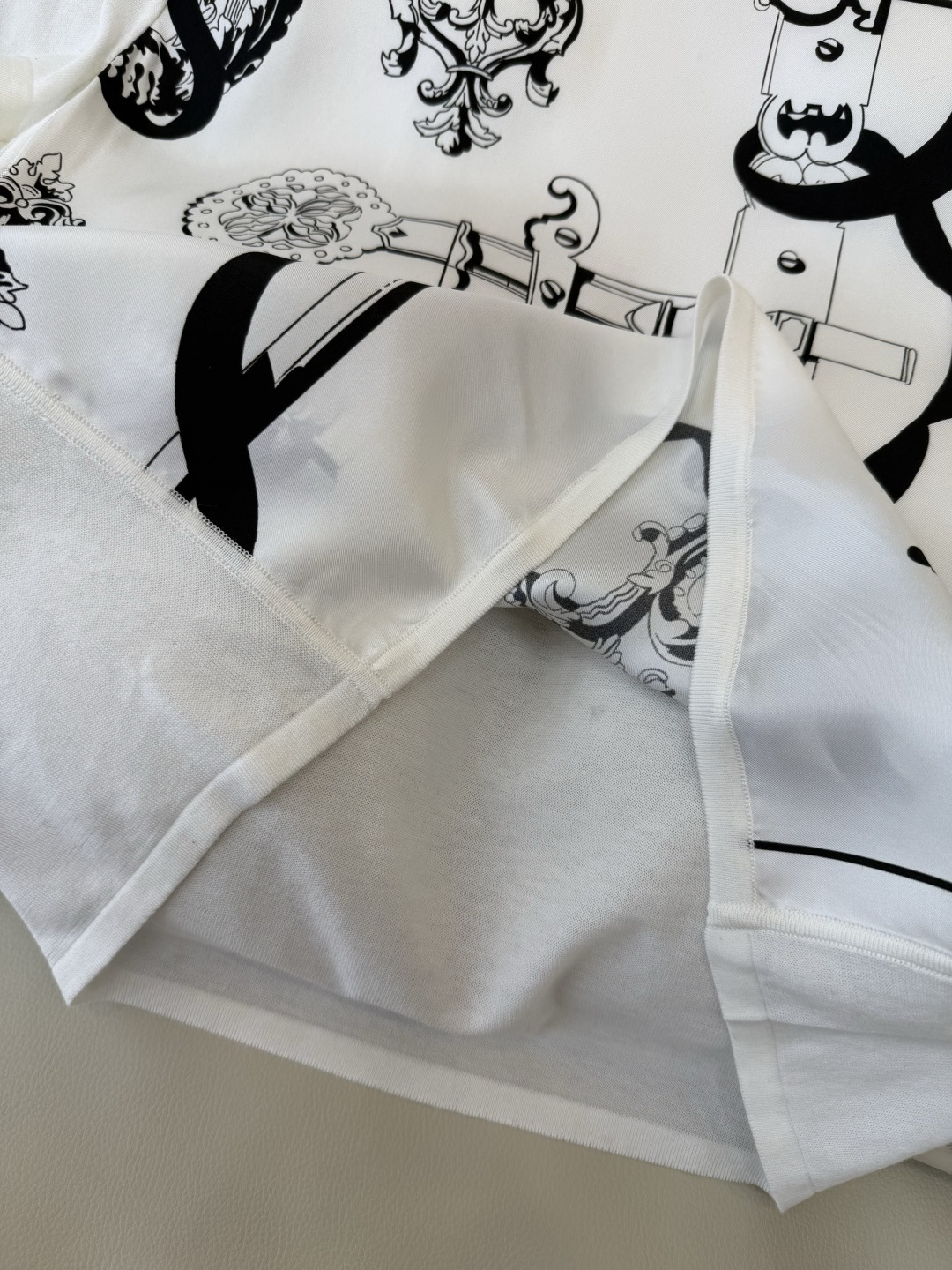 H32603#新款针织衫💕H家 100% 真丝 ➕ 针织面料 短袖 针织衫 黑色 白色 SMLXL