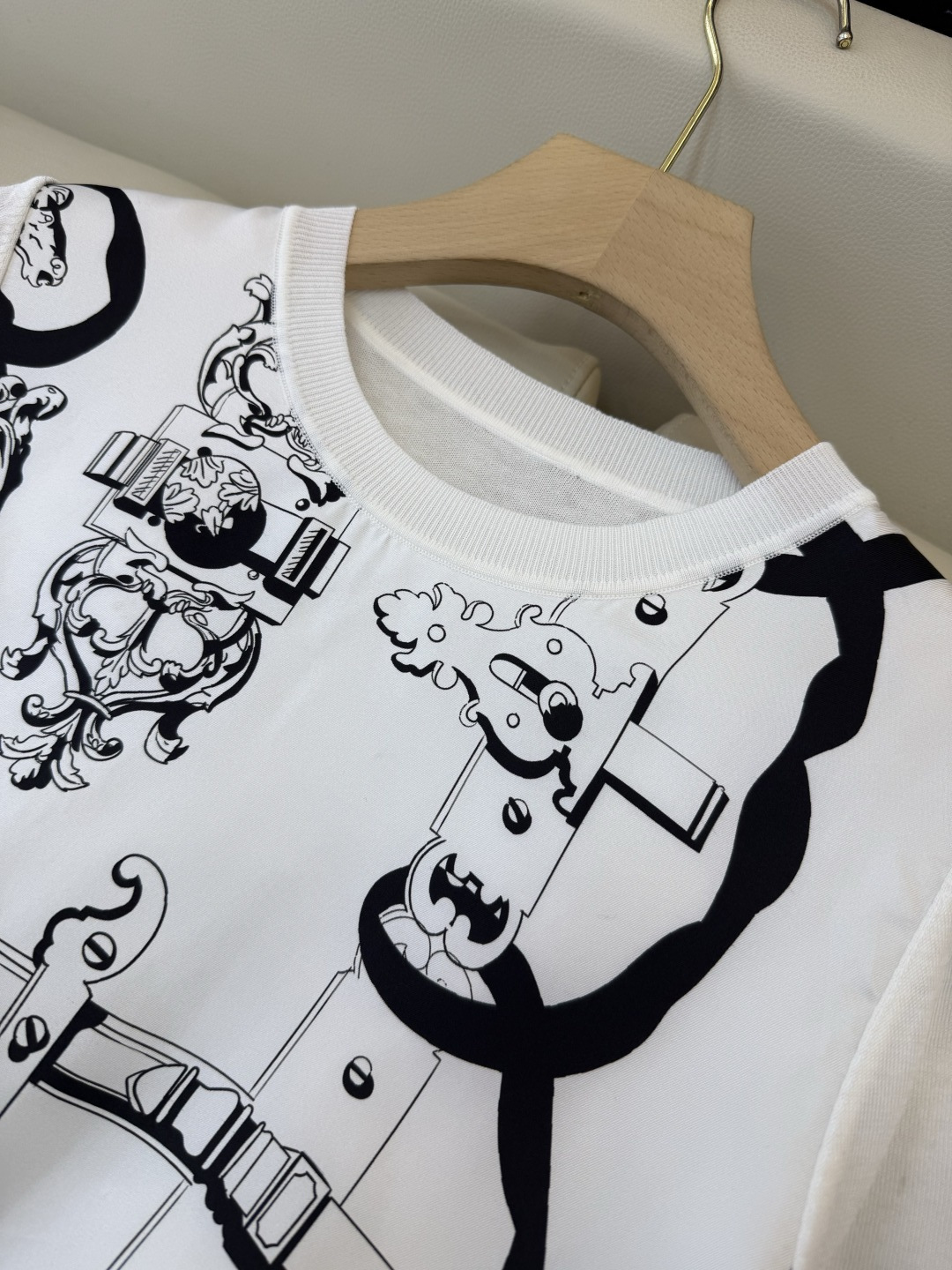 H32603#新款针织衫💕H家 100% 真丝 ➕ 针织面料 短袖 针织衫 黑色 白色 SMLXL