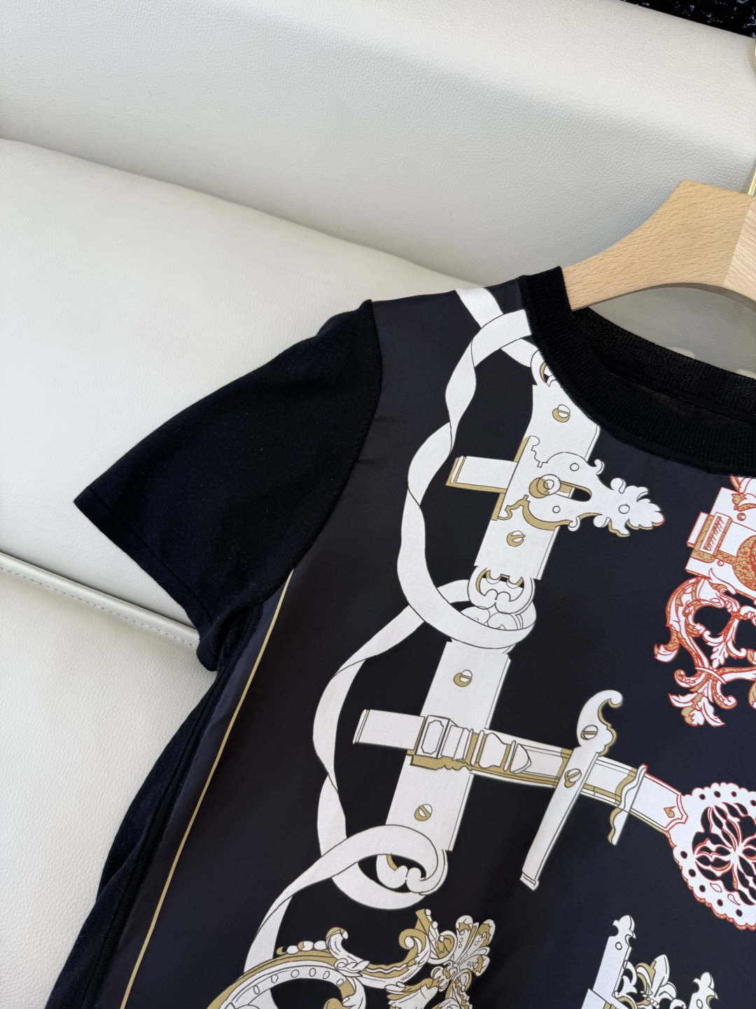 H32603#新款针织衫💕H家 100% 真丝 ➕ 针织面料 短袖 针织衫 黑色 白色 SMLXL