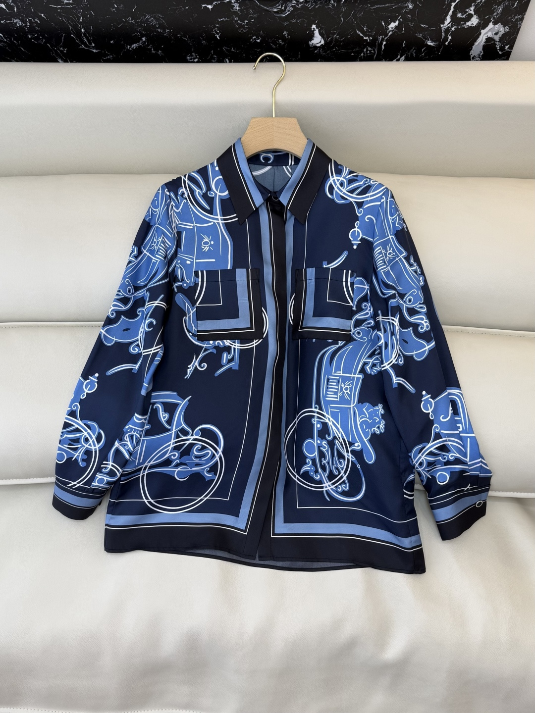 NO:715566,H32606# New Shirt H Home Hermes Positioning Print Twill Silk Print Long Sleeve Shirt Four Colors SMLXL,,hermes,shirts,real silk,19860909H32606#新款衬衫 H家 爱马仕 定位印花 斜纹真丝印花长袖衬衫 四色 SMLXL,,hermes,shirts,real silk,,Women's clothing