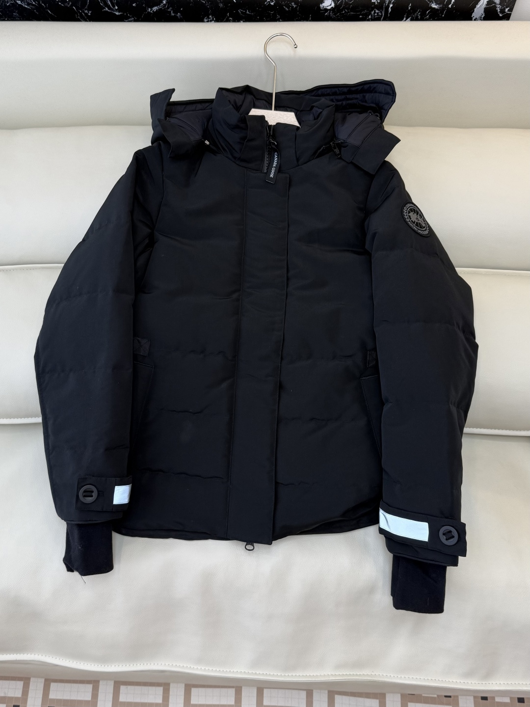 NO:713742,With dust bag TQG0141# Canada Goose slim fit 80 duck down short slim down jacket black off-white pink SML,,down jacket,19860909配防尘袋TQG0141# 加拿大 鹅 修身款 80 鸭绒 短款 显瘦羽绒服 黑色 米白色 粉色 SML,,down jacket,,Women's clothing