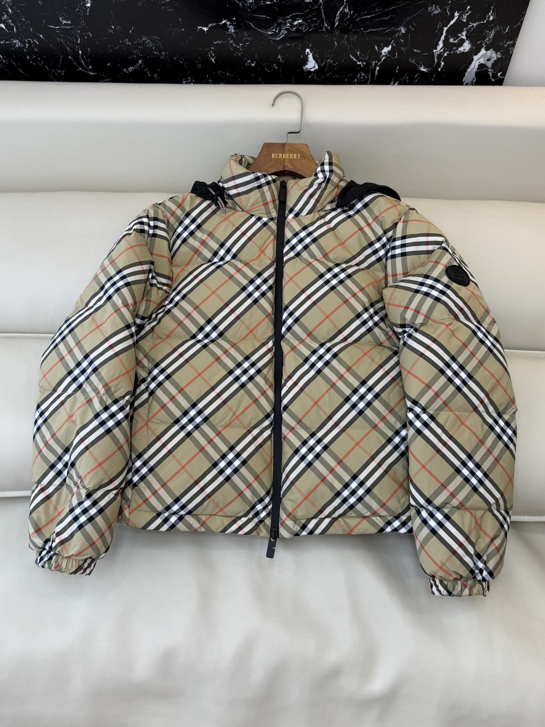 NO:713736,With dust bag TQG0163# Bur Burberry 90 white goose down plaid short slim down jacket SML,,burberry,burberry,down jacket,19860909配防尘袋TQG0163# Bur 巴宝莉 90 白鹅绒 格子 短款 显瘦羽绒服 SML,,burberry,burberry,down jacket,,Women's clothing