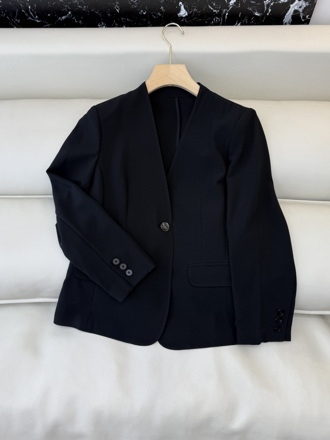 NO:715949,MT006# new jacket P theory minimalist style collarless one-button long-sleeved suit white black M L XL,,jackets & coats,business suit,19860909MT006#新款外套P theory 极简风 无领 一粒扣 长袖西装 白色 黑色 M L XL,,jackets & coats,business suit,,Women's clothing