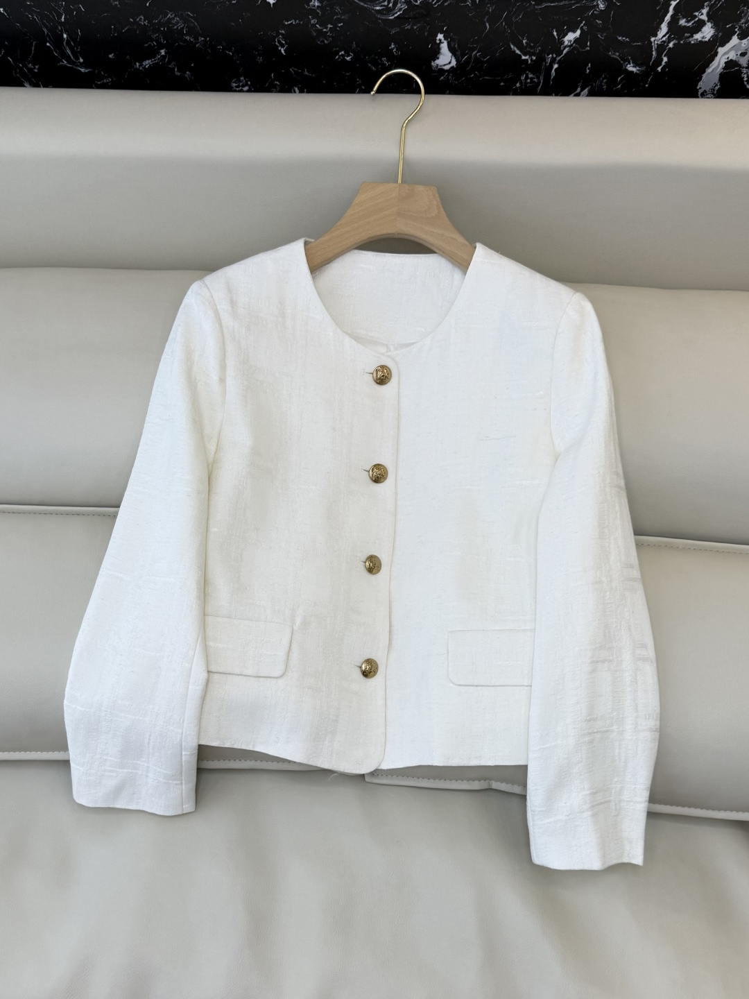 NO:715953,MT003# New coat P celine style gold buckle old money style long-sleeved small coat brown white black M L,,celine,jackets & coats,19860909MT003#新款外套P celine风 金扣 老钱风 长袖小外套 咖色 白色 黑色 M L,,celine,jackets & coats,,Women's clothing