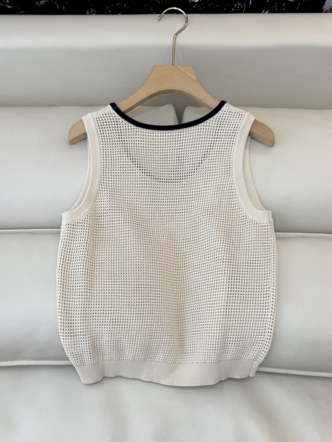 LZM26001#新款背心💕Bc 最新款 镂空无袖背心 杏色 SML