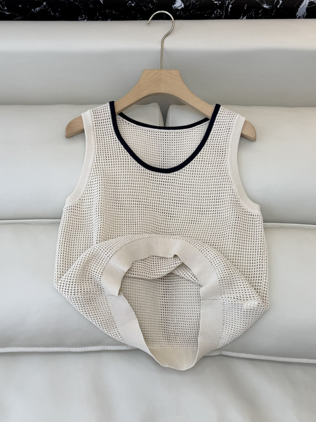 LZM26001#新款背心💕Bc 最新款 镂空无袖背心 杏色 SML