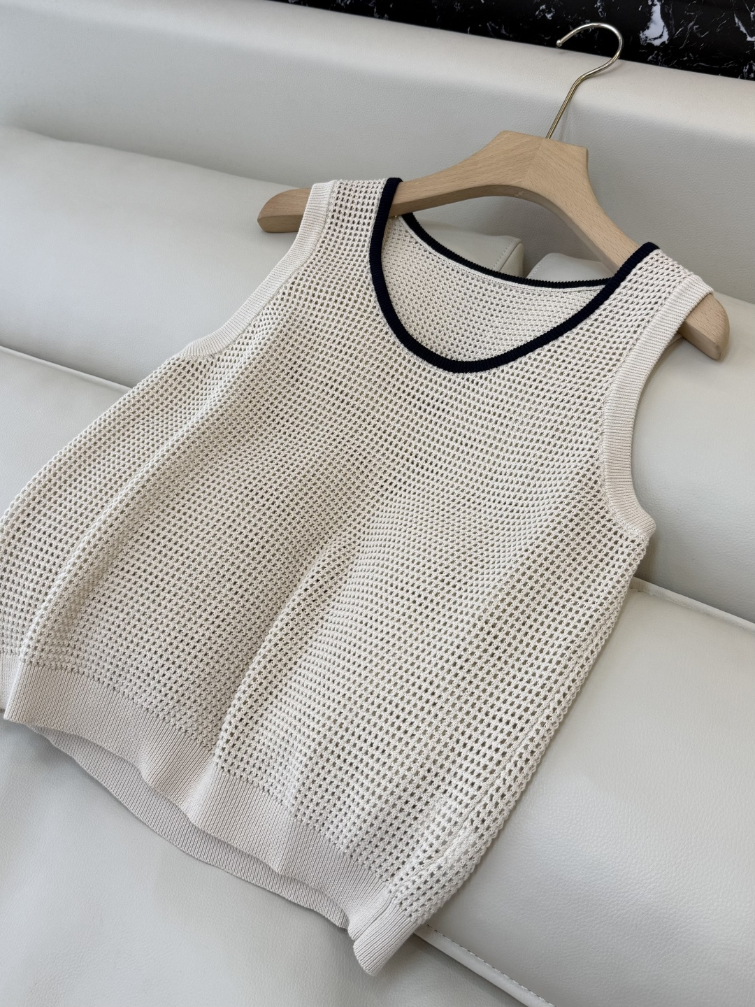 LZM26001#新款背心💕Bc 最新款 镂空无袖背心 杏色 SML