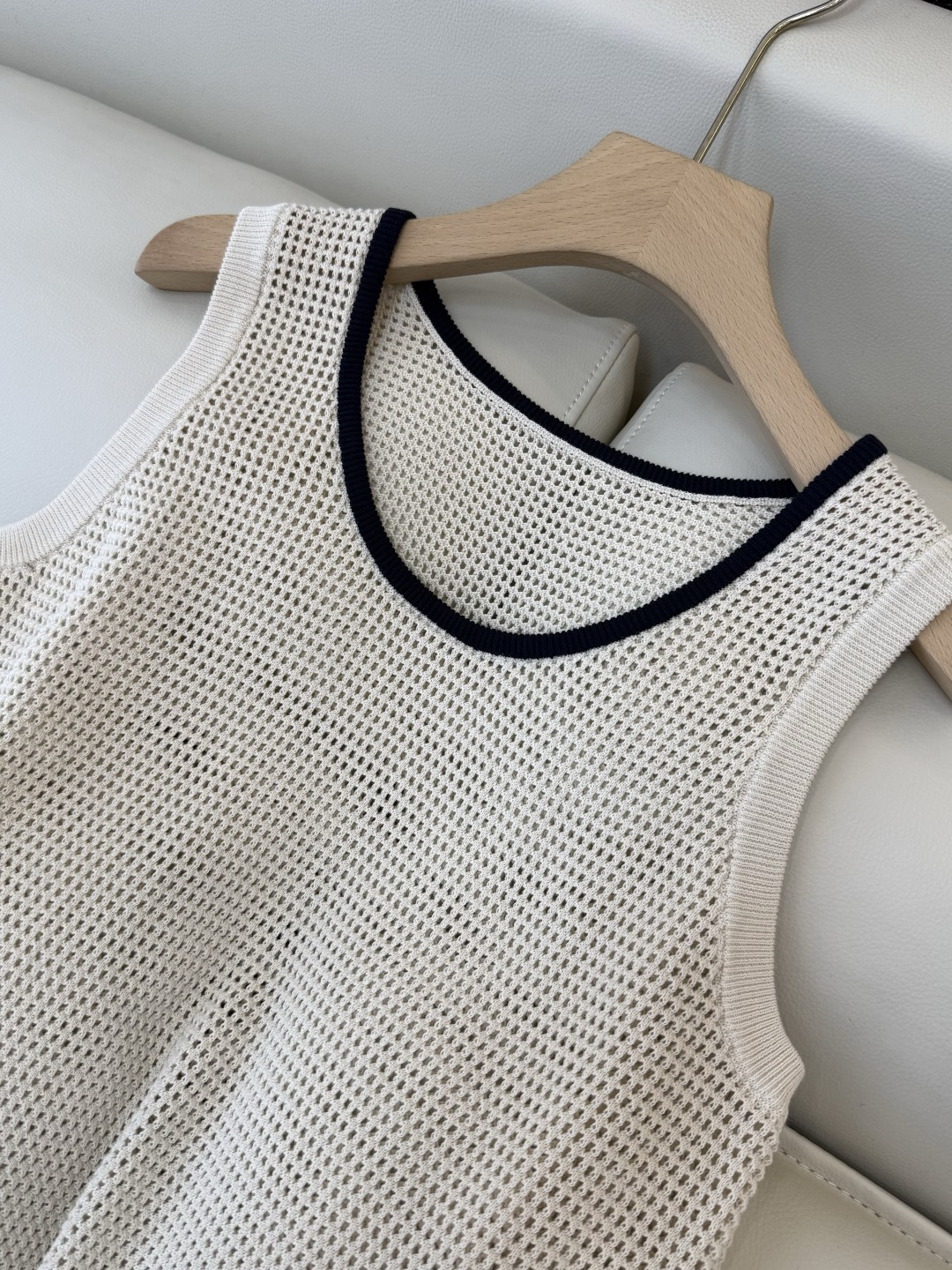 LZM26001#新款背心💕Bc 最新款 镂空无袖背心 杏色 SML