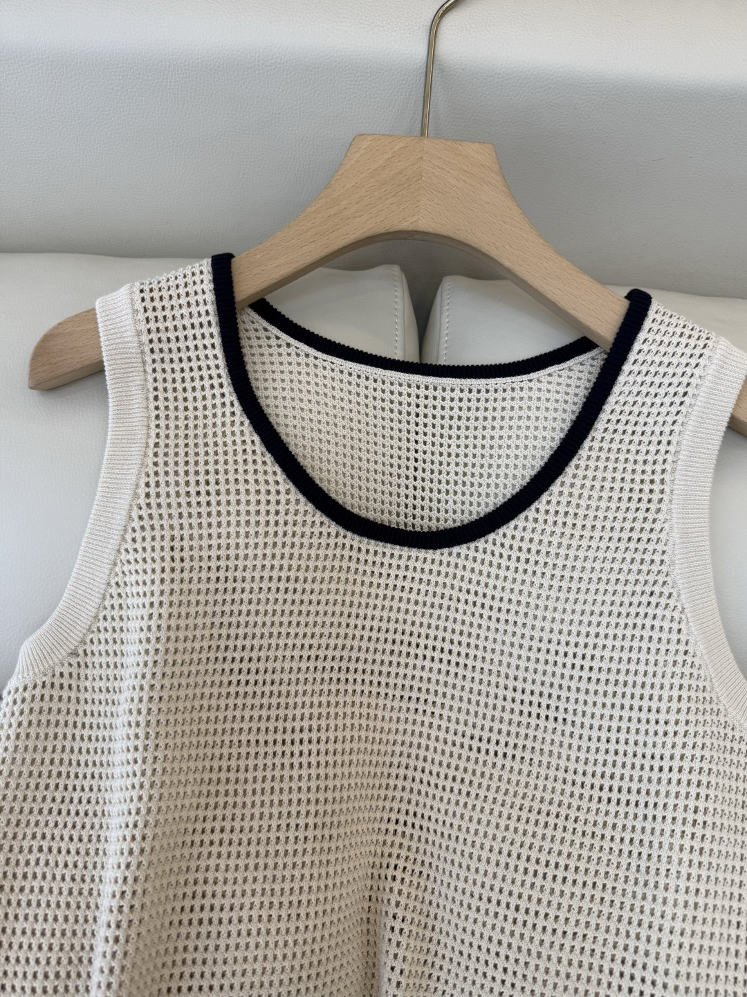 LZM26001#新款背心💕Bc 最新款 镂空无袖背心 杏色 SML