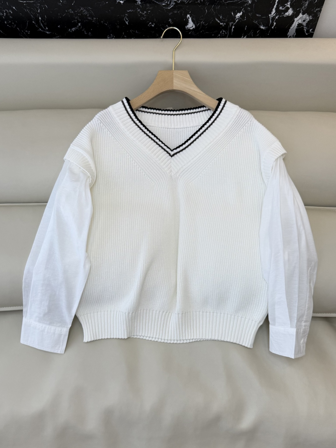 NO:715339,LZM26005# new sweater BC latest V-neck cotton long-sleeved splicing knitted white apricot SML,,sweaters,19860909LZM26005#新款毛衣 BC 最新款 V领 棉 长袖拼接 针织 白色 杏色 SML,,sweaters,,Women's clothing