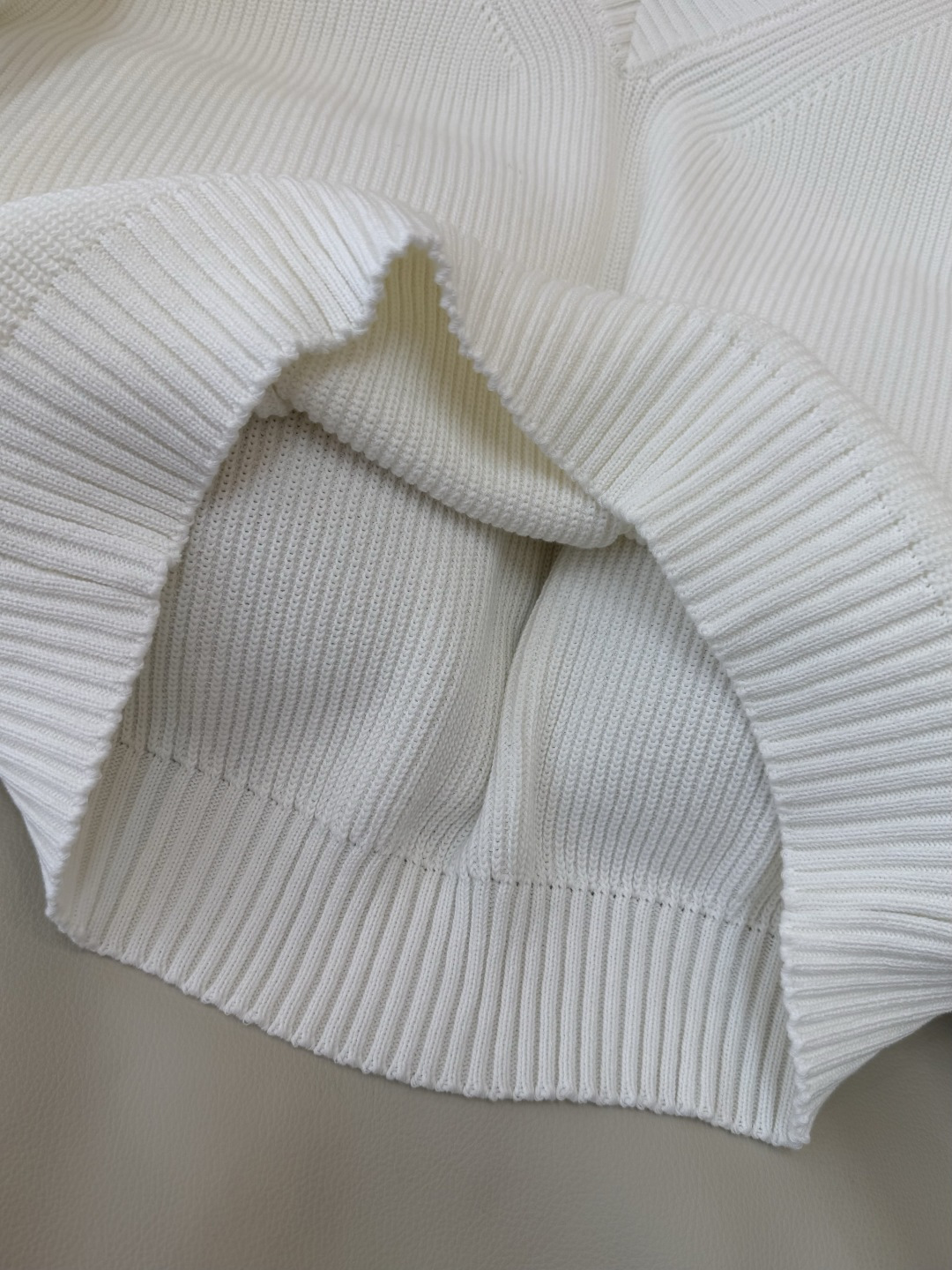 LZM26005#新款毛衣💕BC 最新款 V领100% 棉 长袖拼接 针织 白色 杏色 SML