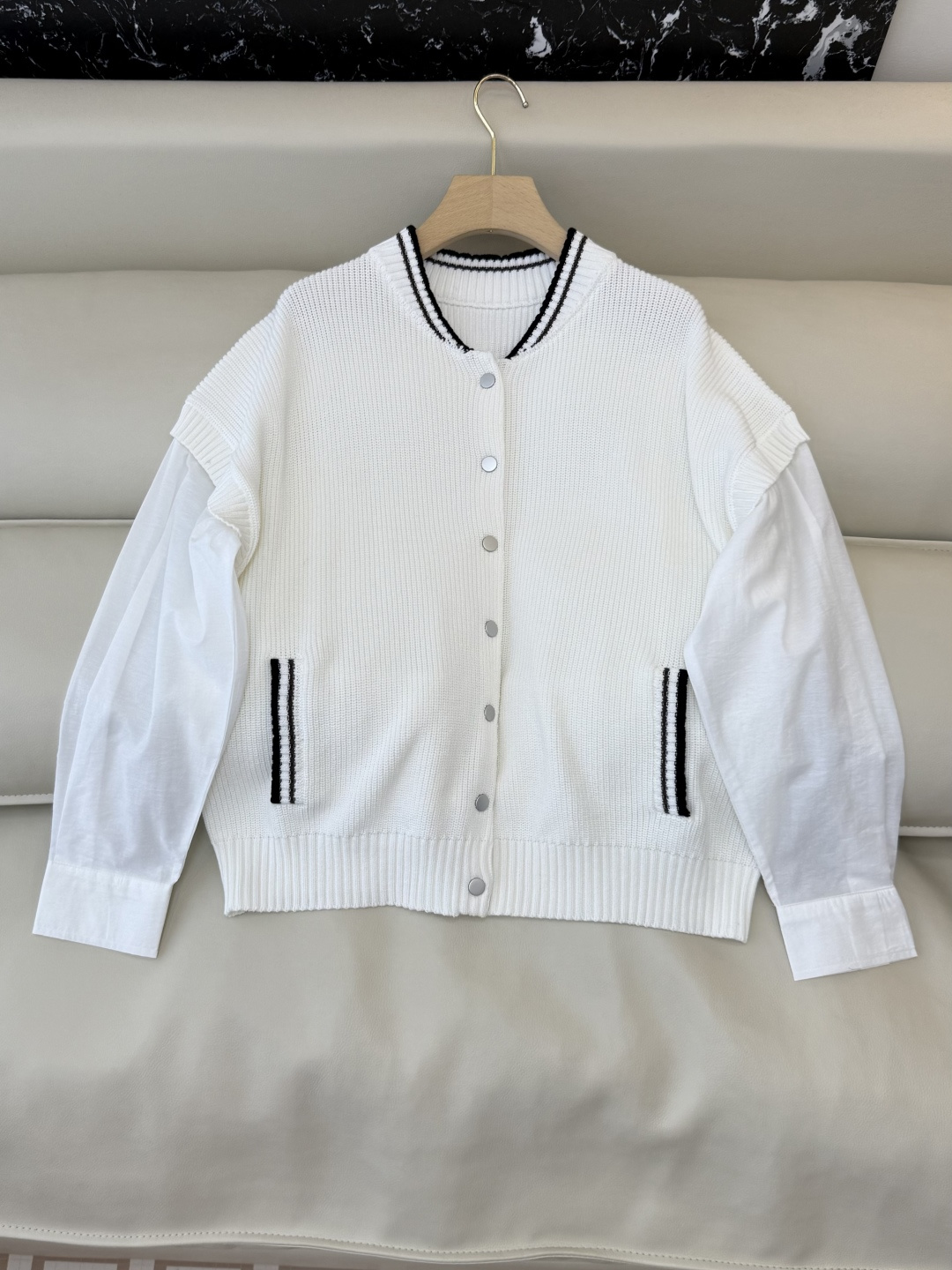 NO:717494,LZM26005-1# new sweater BC latest V-neck cotton long-sleeved splicing cardigan knitted white apricot SML,,sweaters,19860909LZM26005-1#新款毛衣 BC 最新款 V领 棉 长袖拼接 开衫针织 白色 杏色 SML,,sweaters,,Women's clothing