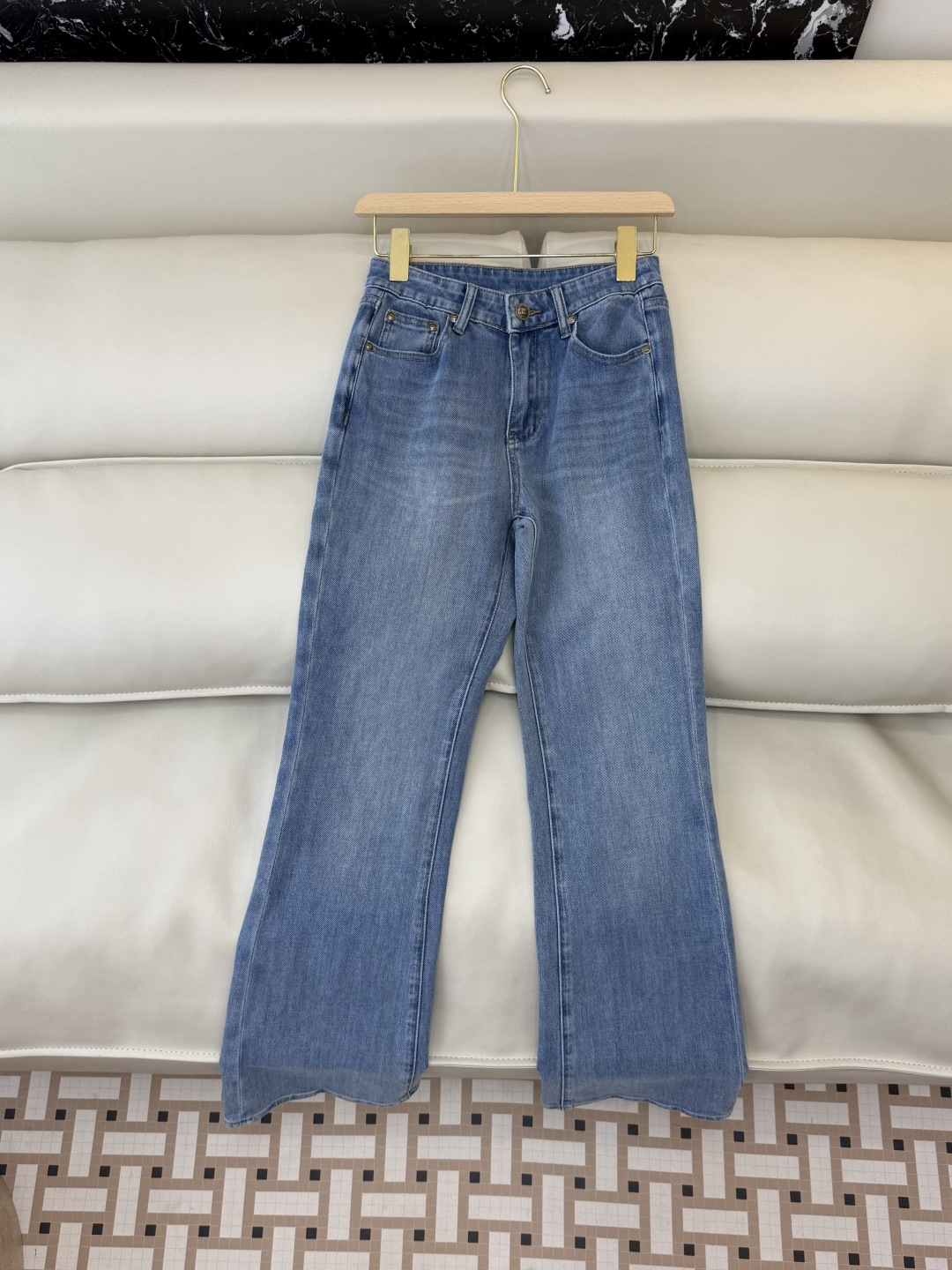 NO:716324,CX0179#New Jeans ch Xiaoxiangfeng Denim Cotton Slim Jeans Light Blue White 26-30 Sizes,,jeans,19860909CX0179#新款牛仔裤 ch 小香风 牛仔棉显瘦牛仔裤 浅蓝色 白色 26-30码,,jeans,,Women's clothing