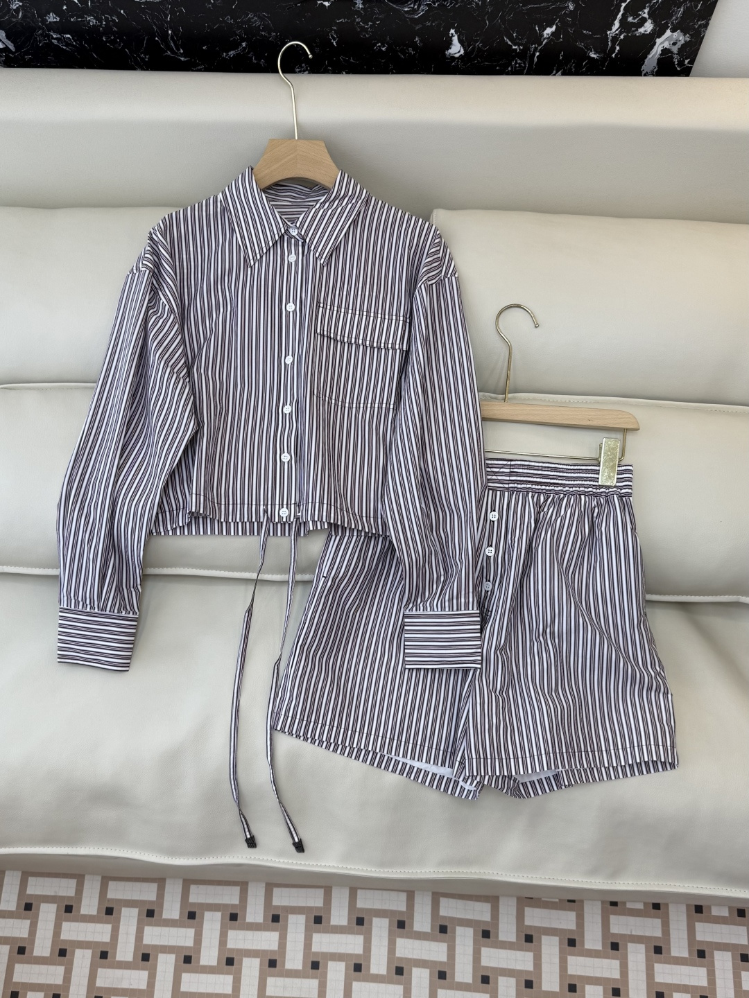 NO:715331,LZ2600404A#New Suit BC Latest Suit 30 Silk 70 Cotton Long Sleeve Shirt Shorts Suit Striped Print SML,,shorts,shirts,real silk,19860909LZ2600404A#新款套装 BC 最新款套装 30 真丝70 棉 长袖衬衫短裤套装 条纹印花 SML,,shorts,shirts,real silk,,Women's clothing