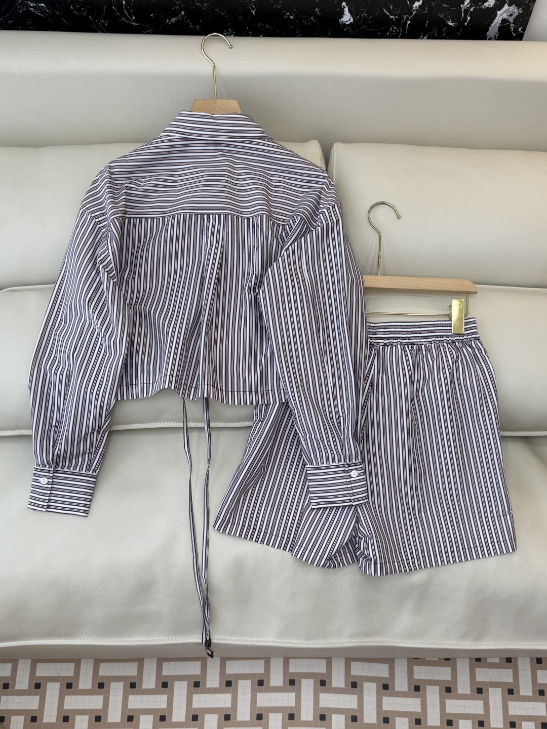 LZ26004+26004A#新款套装💕BC 最新款套装 30% 真丝70% 棉 长袖衬衫➕短裤套装 条