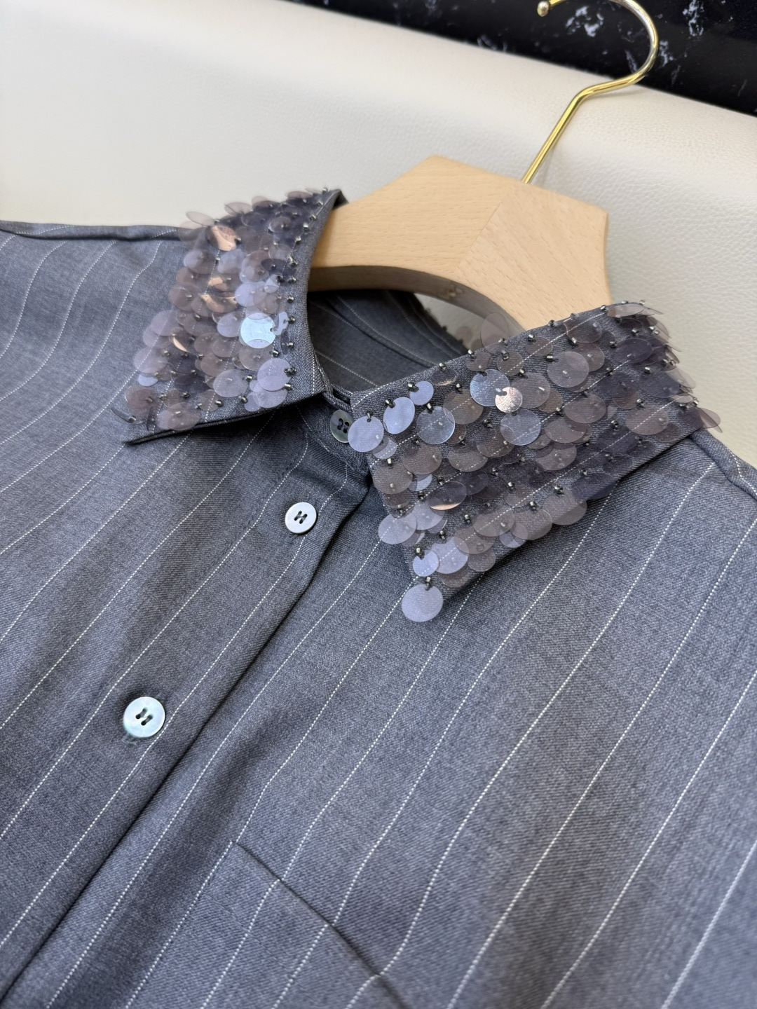 LZ25054#新款衬衫💕BC 重工珠片绣花 100% 羊毛 条纹长袖衬衫 深灰色 SML