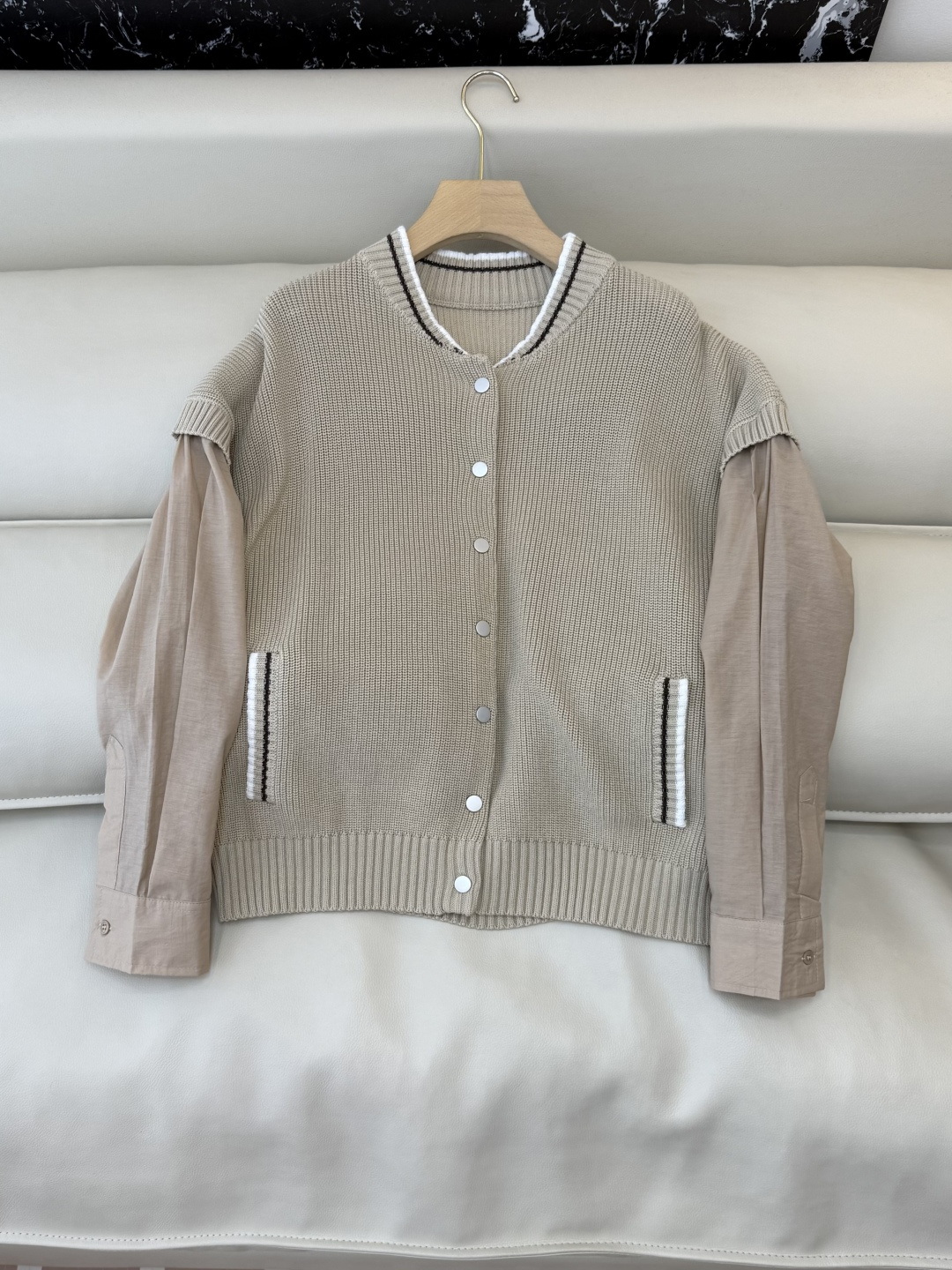 NO:715345,LZM26005-1# new sweater BC latest V-neck cotton long-sleeved splicing cardigan knitted white apricot SML,,sweaters,19860909LZM26005-1#新款毛衣 BC 最新款 V领 棉 长袖拼接 开衫针织 白色 杏色 SML,,sweaters,,Women's clothing