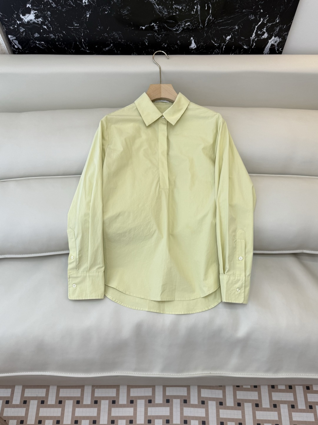 NO:715581,TH002#New Shirt P The row minimalist style long-sleeved shirt beige 36/38/40,,shirts,19860909TH002#新款衬衫P The row 极简风 长袖衬衫 米黄色 36/38/40,,shirts,,Women's clothing