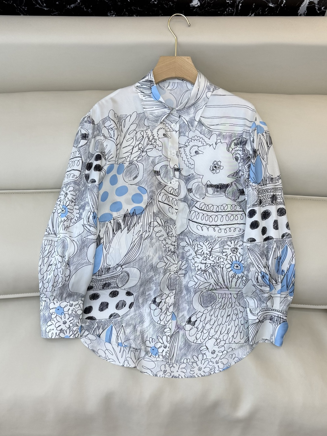 NO:717063,BS1073# new shirt Max mara freehand printing twill silk printed long-sleeved shirt 36-42,,shirts,real silk,19860909BS1073#新款衬衫 Max mara 写意印花 斜纹真丝印花长袖衬衫 36-42,,shirts,real silk,,Women's clothing